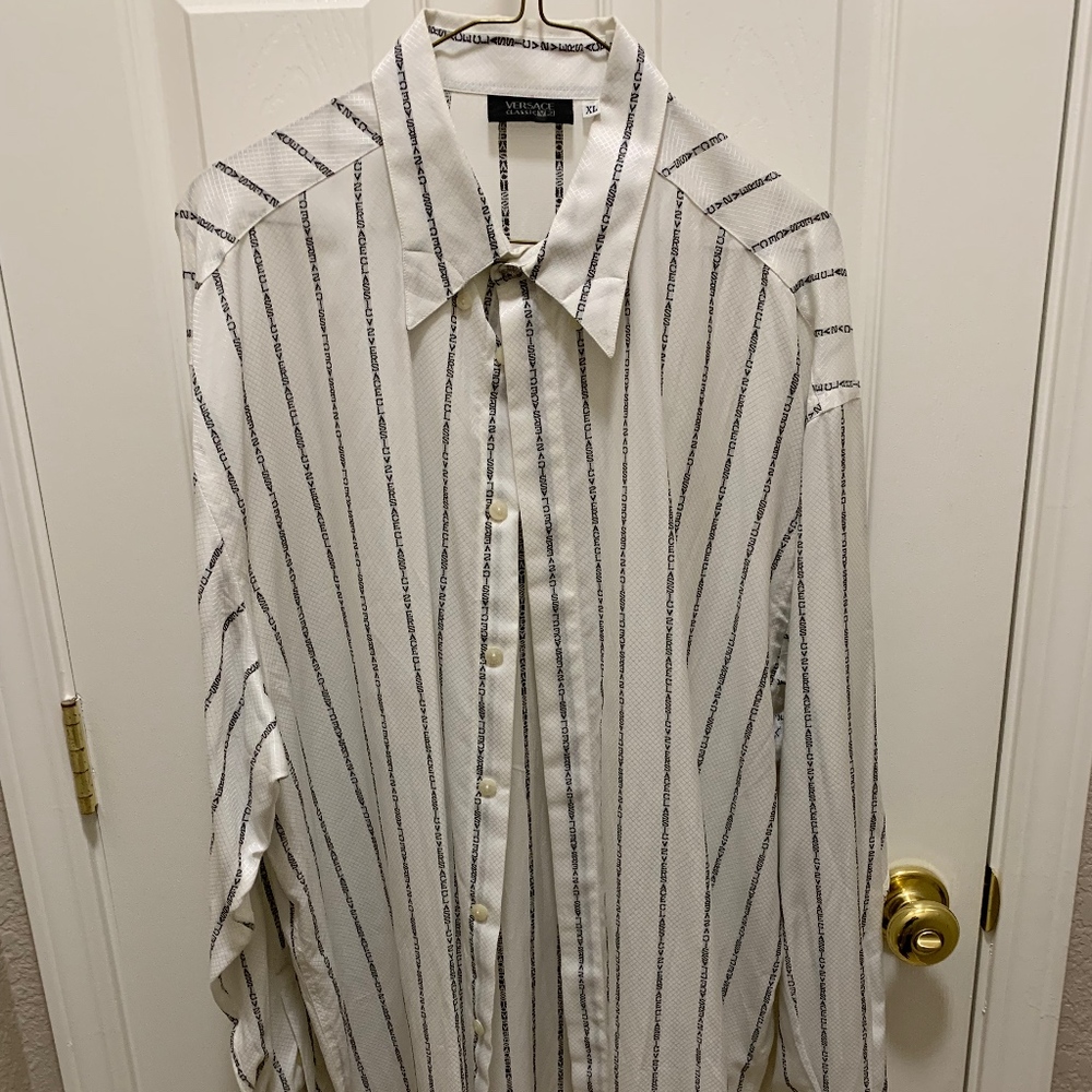 Men's Versace Classic V2 XL Button... Nice!